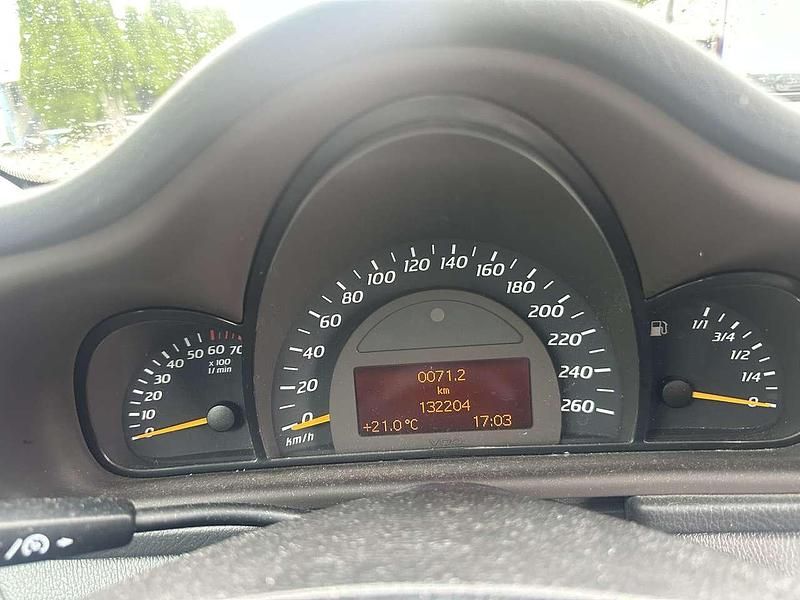 Gebraucht Mercedes C180 129 PS (94 kW) 2001 Silber Coupé