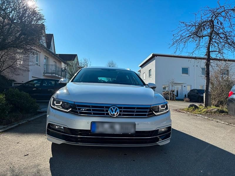 Gebraucht VW Passat 220 PS (161 kW) 2018 Weiß Kombi