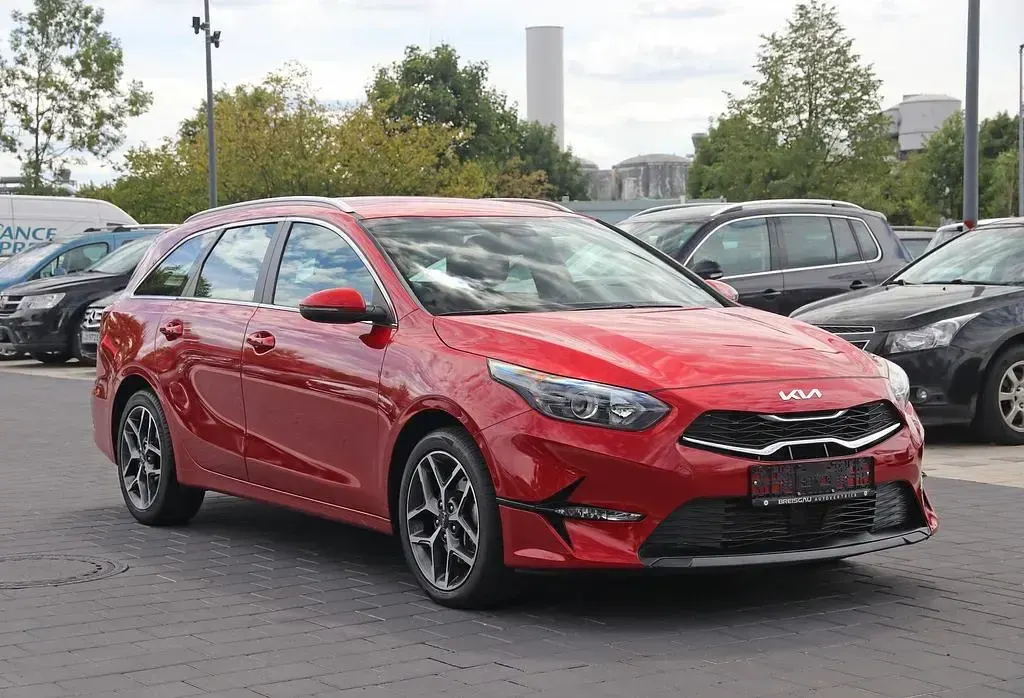 Gebraucht Kia Ceed Sportswagon 136 PS (100 kW) 2023 Rot Kombi