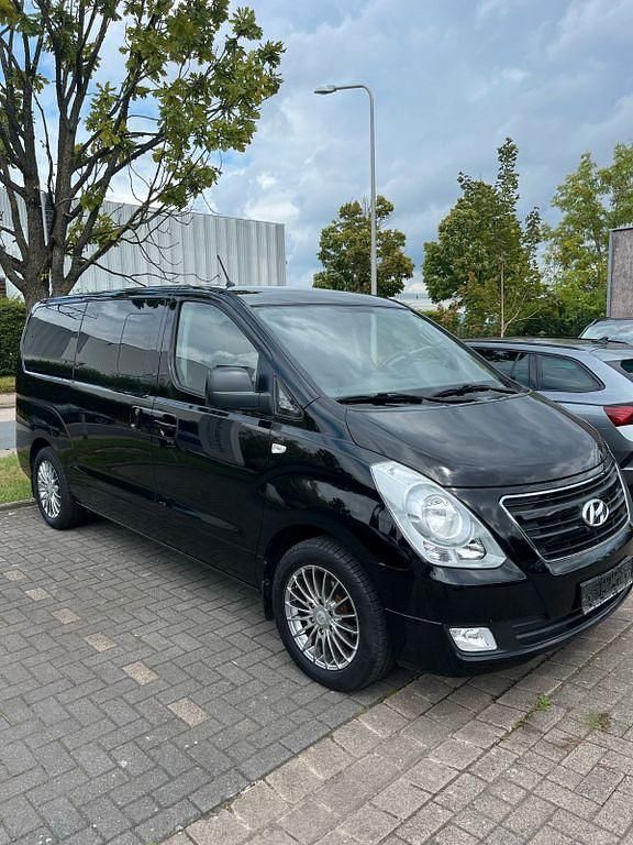 Schwarz Gebraucht 2013 Hyundai H-1 Premium Van / Kleinbus | 14.500 € (Fairer Preis) - Bild 1/4