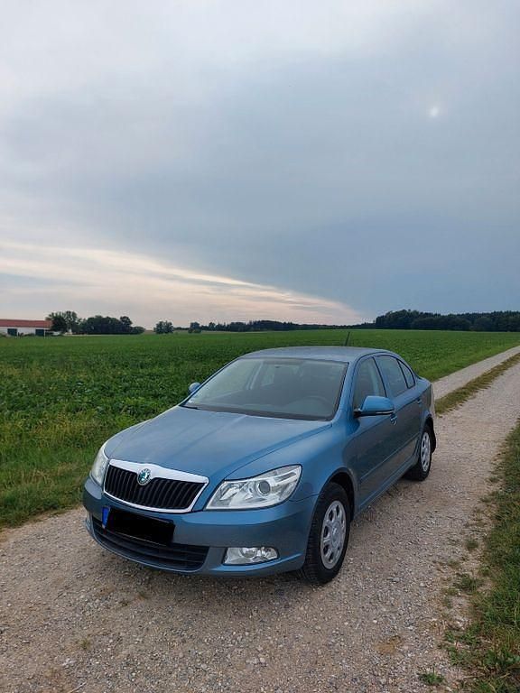 Blau Gebraucht 2013 Skoda Octavia Active Limousine | 8.400 € (Guter Preis) - Bild 1/4