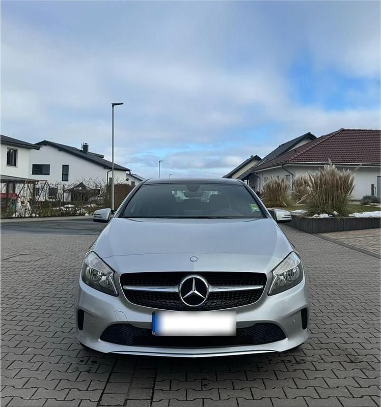 Second-hand Mercedes A200 156 CP (114 kW) 2017 Argintiu Hatchback