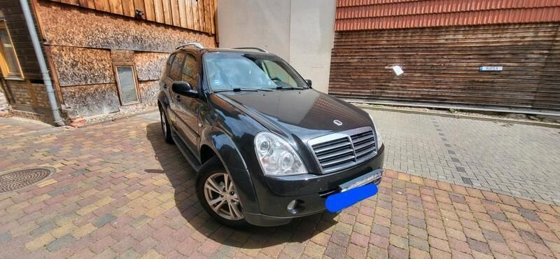 Schwarz Gebraucht 2012 Ssangyong Rexton II SUV | 5.500 € - Bild 1/4