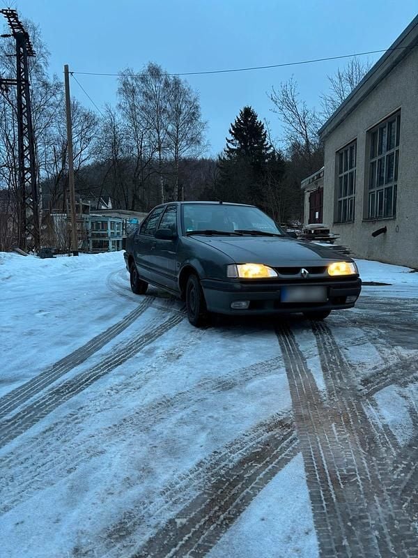 Second-hand Renault R9 75 CP (55 kW) 1993 Gri Berlinǎ