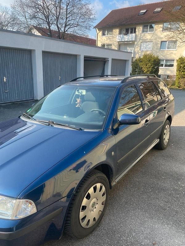 Gebraucht Skoda Octavia 115 PS (84 kW) 2009 Blau Kombi