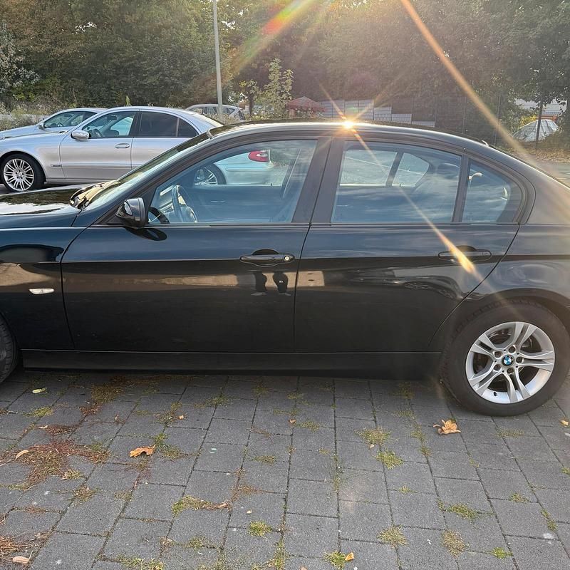 Gebraucht BMW 318 143 PS (105 kW) 2008 Schwarz Limousine