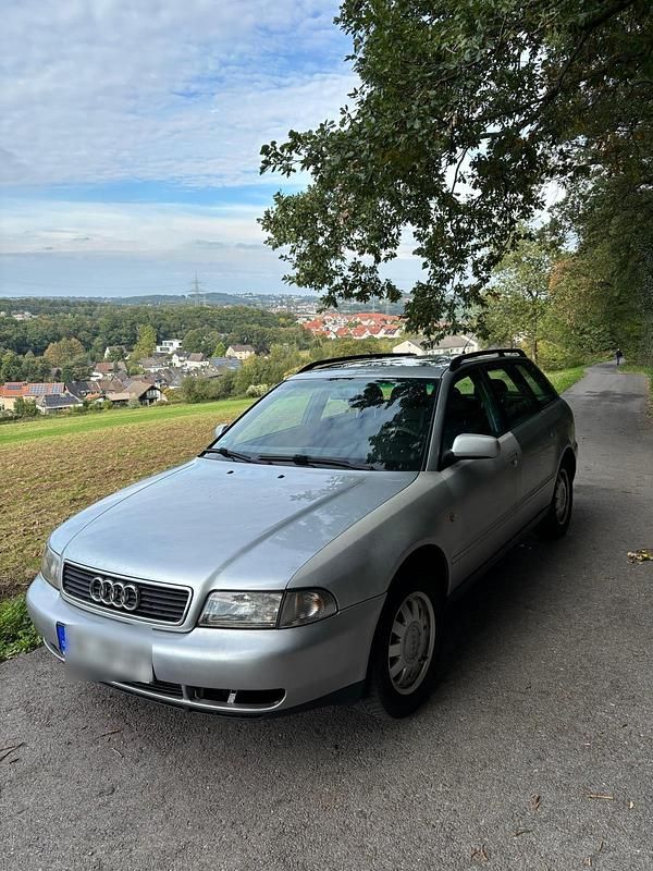 Silber Gebraucht 1998 Audi A4 Kombi | 950 € (Fairer Preis) - Bild 1/4