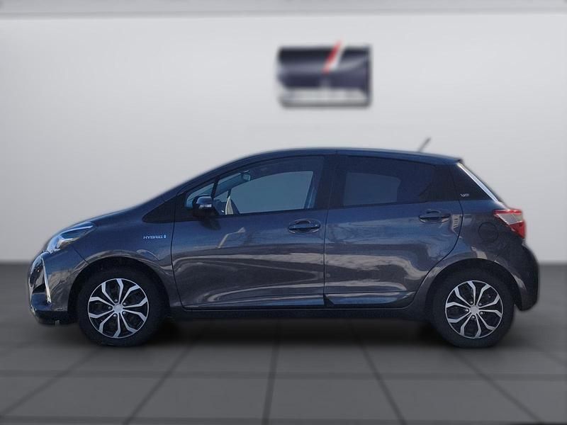 Gebraucht Toyota Yaris Hybrid Club 75 PS (55 kW) 2019 Grau metallic