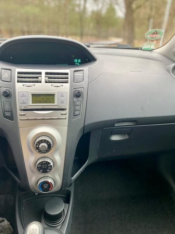 Gebraucht Toyota Yaris 69 PS (50 kW) 2007 Schwarz Kleinwagen