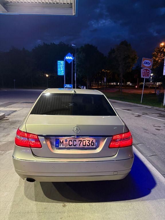 Gebraucht Mercedes E200 Avantgarde 184 PS (135 kW) 2010 Gold Limousine