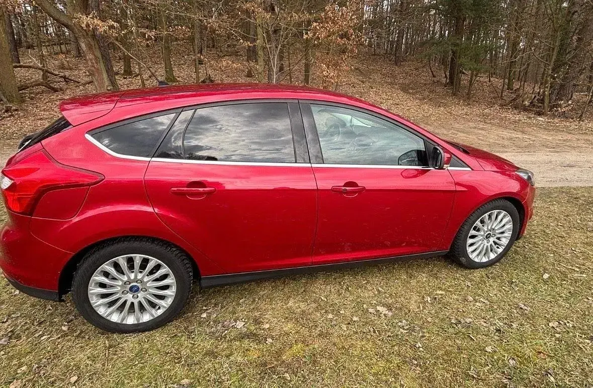 Gebraucht Ford Focus Trend 150 PS (110 kW) 2011 Rot Limousine