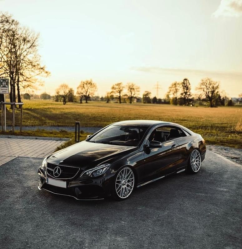 Gebraucht Mercedes E220 AMG line 170 PS (125 kW) 2016 Schwarz Coupé