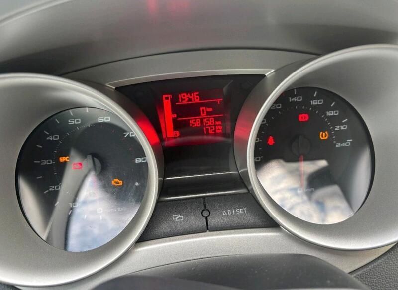 Weiß Gebraucht 2011 Seat Ibiza Kleinwagen | 1.950 € (Superpreis) - Bild 1/4