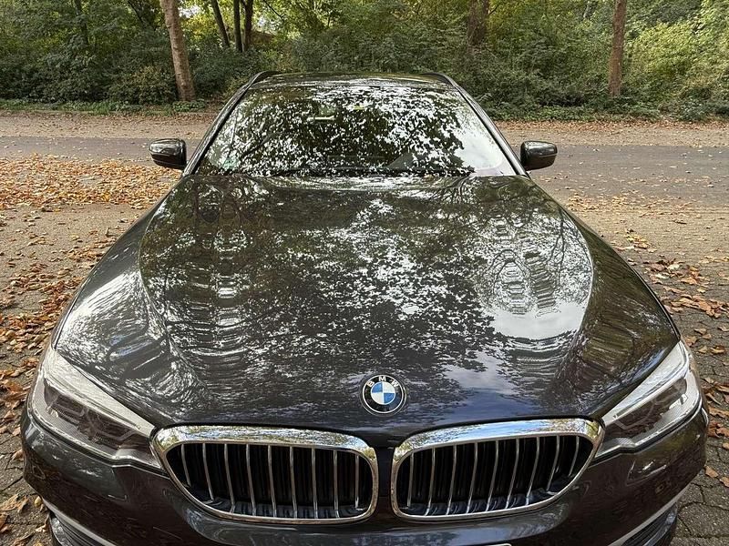 Grau Gebraucht 2018 BMW 520 Kombi | 21.999 € (Fairer Preis) - Bild 1/4