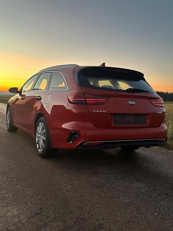 Gebraucht Kia Ceed 136 PS (100 kW) 2021 Rot Kleinwagen
