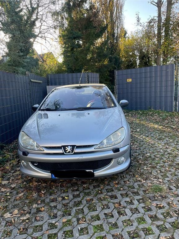 Silber Gebraucht 2004 Peugeot 206 CC Platinum Cabrio | 790 € (Superpreis) - Bild 1/4