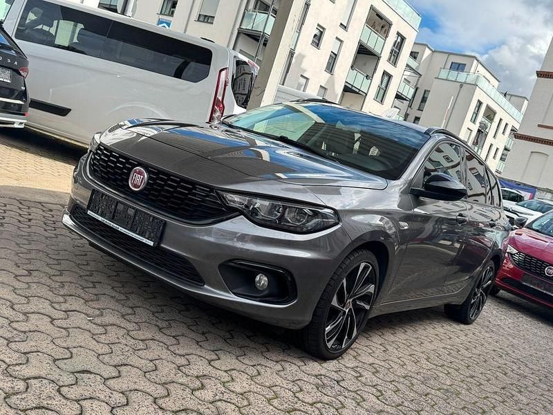 Grau Gebraucht 2018 Fiat Tipo S Limousine | 9.990 € (Fairer Preis) - Bild 1/4