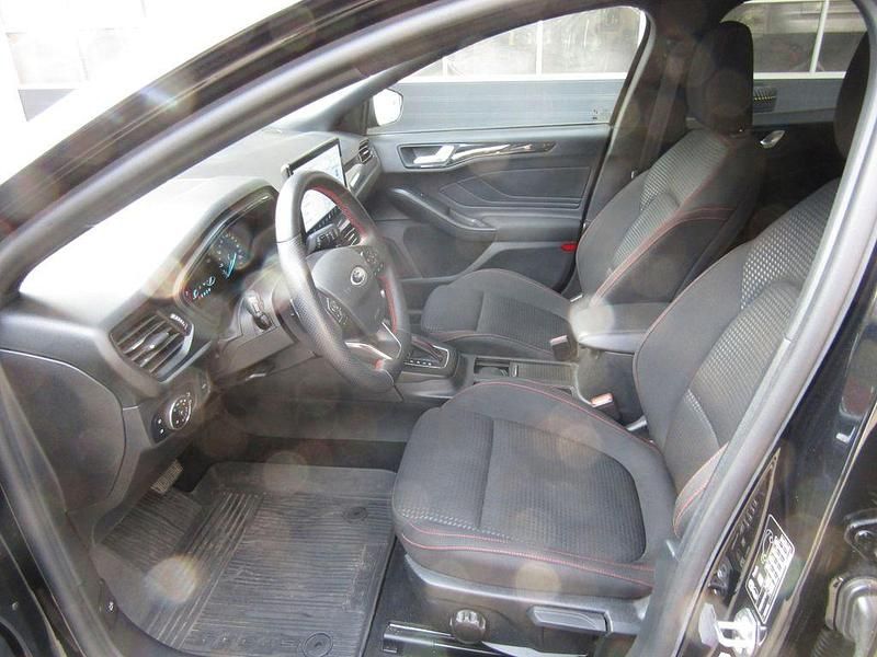 Gebraucht Ford Focus ST-Line 125 PS (91 kW) 2022 Schwarz Limousine
