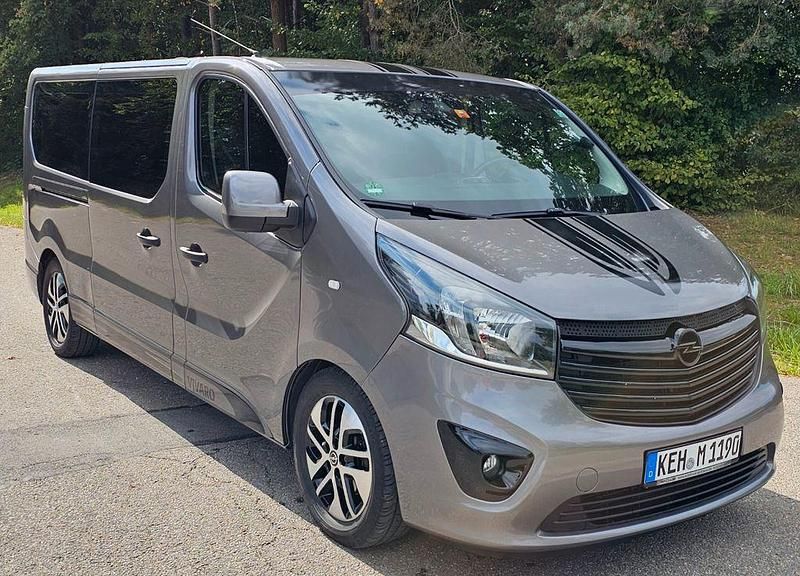 Grau Gebraucht 2015 Opel Vivaro Van | 16.000 € - Bild 1/4