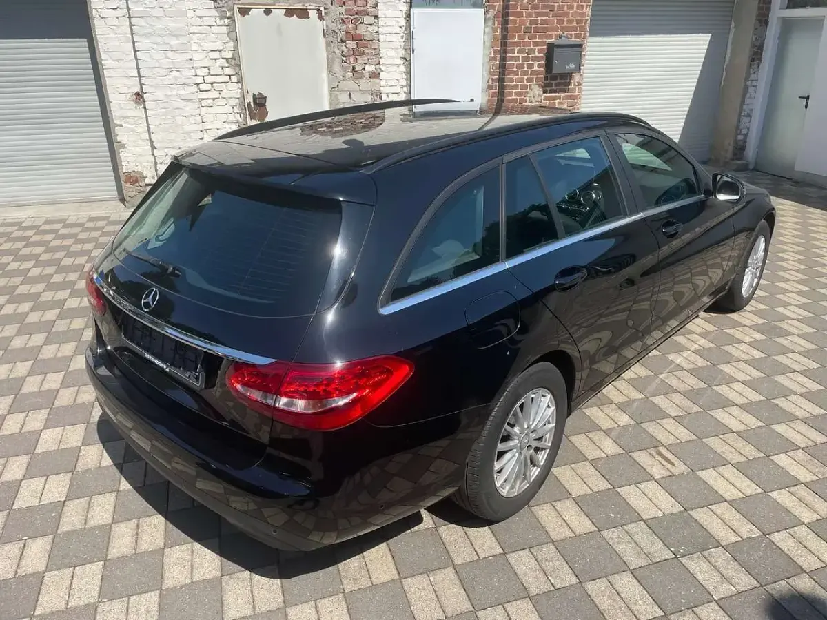 Gebraucht Mercedes C180 Business 156 PS (114 kW) 2015 Schwarz Kombi