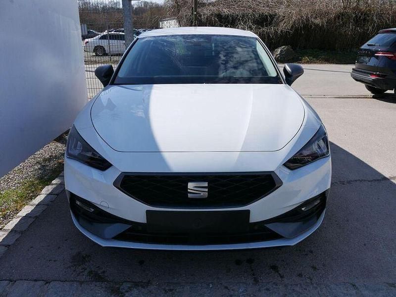 Neu Seat Leon FR 184 PS (135 kW) 2026 Nevadaweiß metallic Limousine