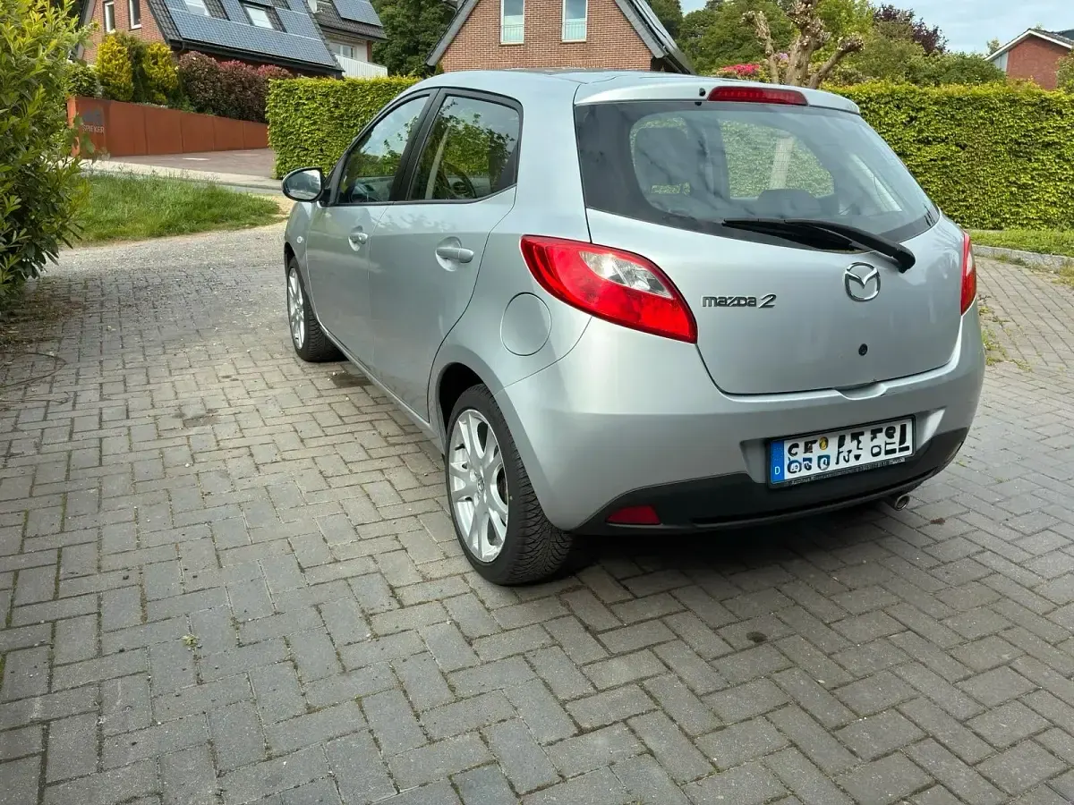 Gebraucht Mazda 2 103 PS (75 kW) 2007 Silber Kleinwagen