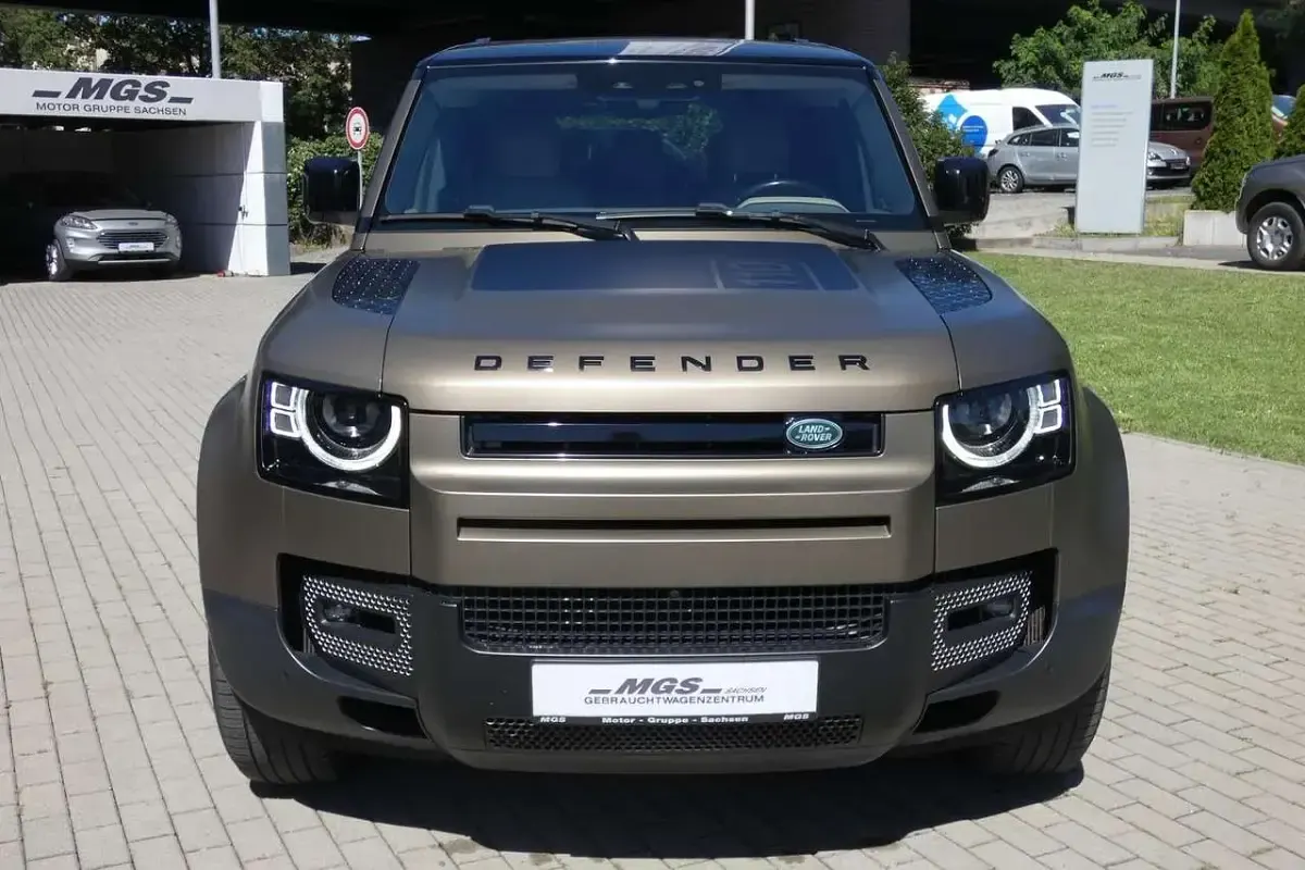 Gebraucht Land Rover Defender HSE 400 PS (294 kW) 2020 Gondwana stone SUV