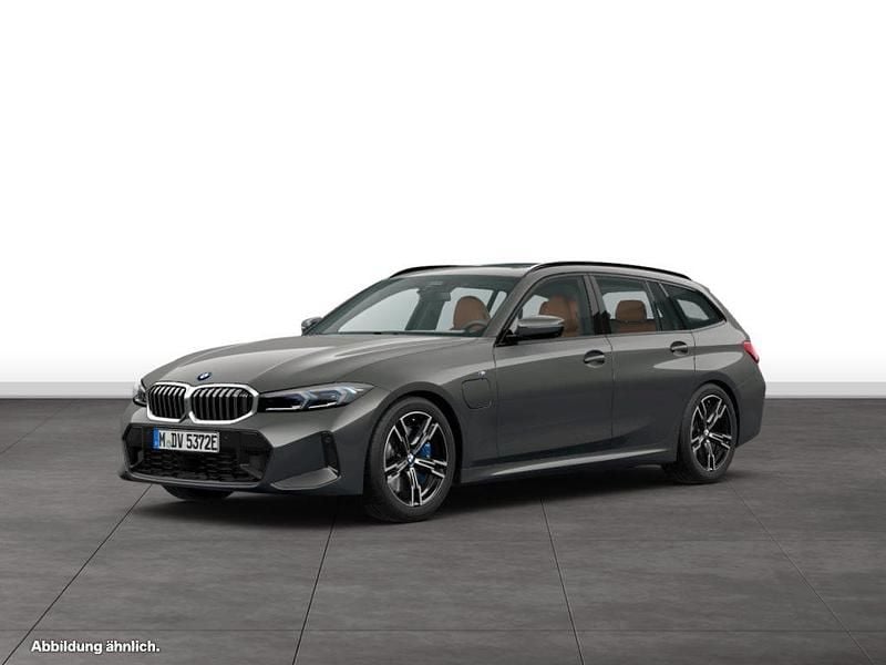 Grau Gebraucht 2024 BMW 330e Kombi | 54.383 € - Bild 1/4