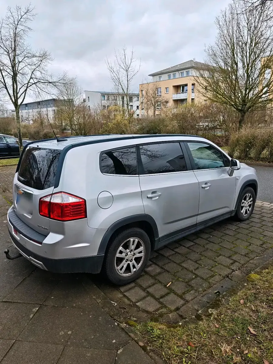 Gebraucht Chevrolet Orlando 163 PS (119 kW) 2014 Silber Van / Kleinbus