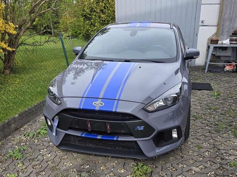 Grau Gebraucht 2017 Ford Focus RS Limousine | 27.500 € - Bild 1/4