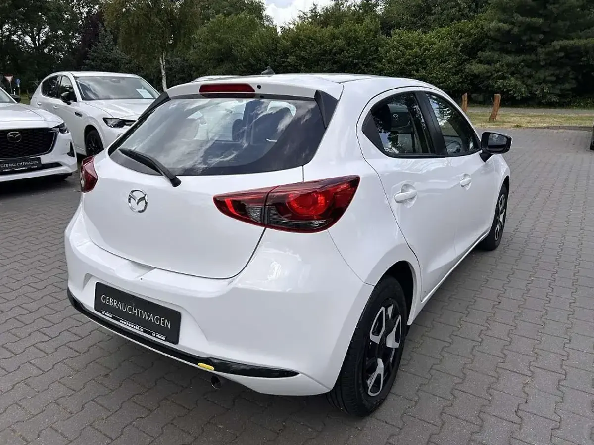 Gebraucht Mazda 2 Center-Line 75 PS (55 kW) 2023 Arctic white Kleinwagen