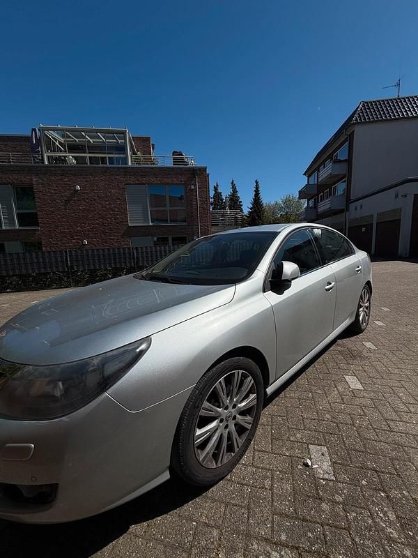 Second-hand Renault Latitude 175 CP (128 kW) 2012 Argintiu Berlinǎ