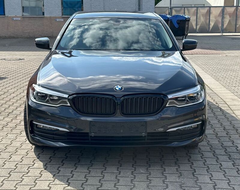 Grau Gebraucht 2019 BMW 540 Sport Line Limousine | 43.199 € (Etwas zu teuer) - Bild 1/4