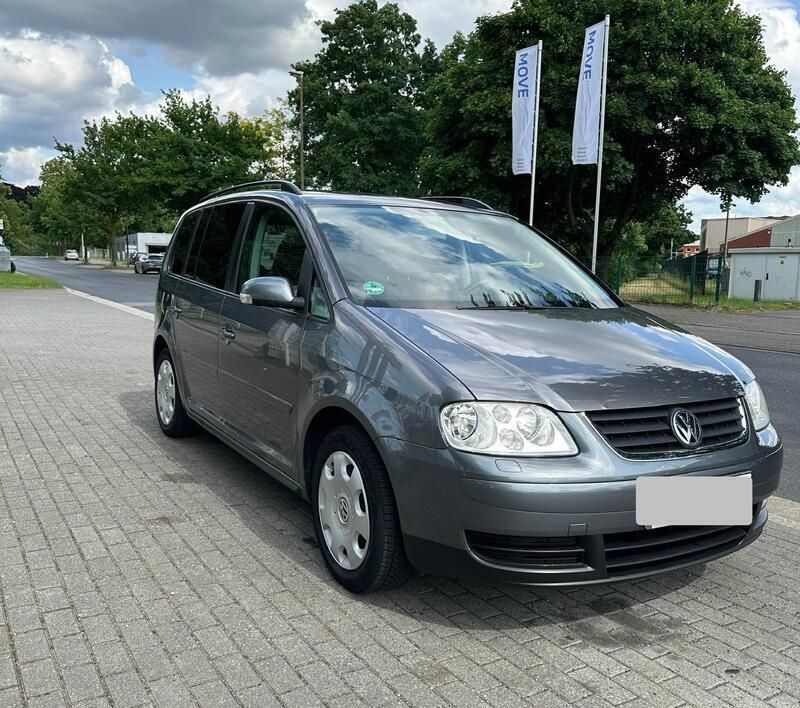 Grau Gebraucht 2006 VW Touran Van / Kleinbus | 4.100 € (Teuer) - Bild 1/4