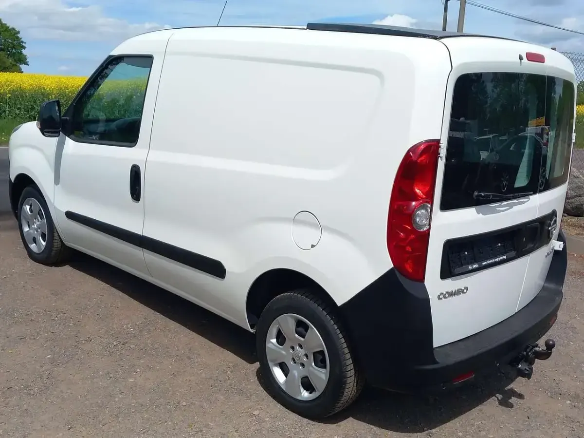Używany Opel Combo 90 KM (66 kW) 2016 Biały Minivan