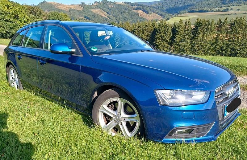 Blau Gebraucht 2012 Audi A4 Ambition Kombi | 8.300 € (Fairer Preis) - Bild 1/4