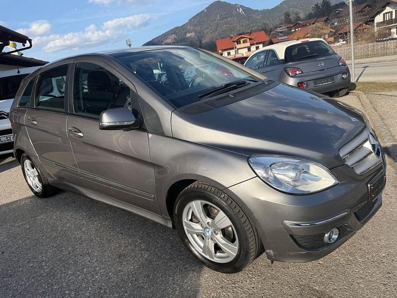 Gebraucht Mercedes B200 140 PS (102 kW) 2010 Grau Van / Kleinbus