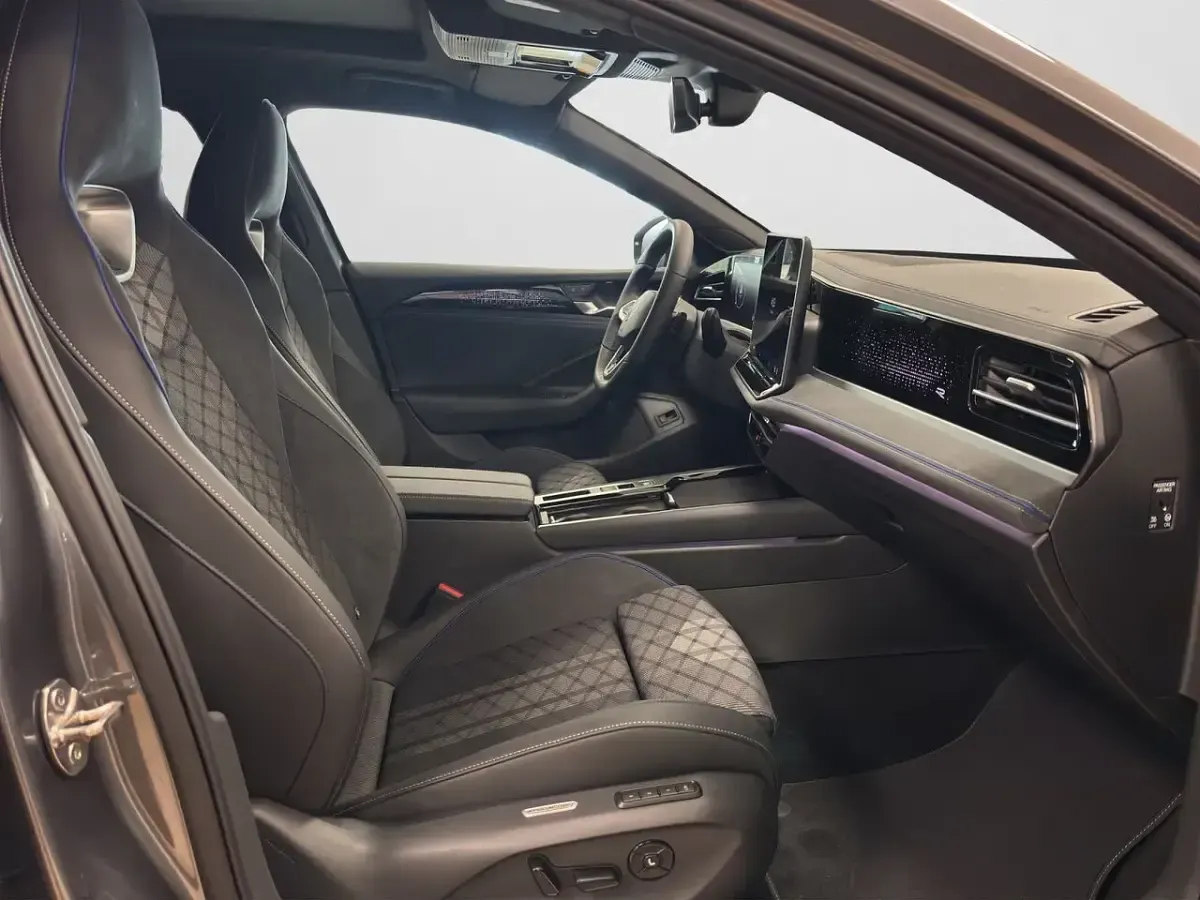 Gebraucht VW Passat 193 PS (141 kW) 2026 Diabasgrau metallic (metallic) Kombi