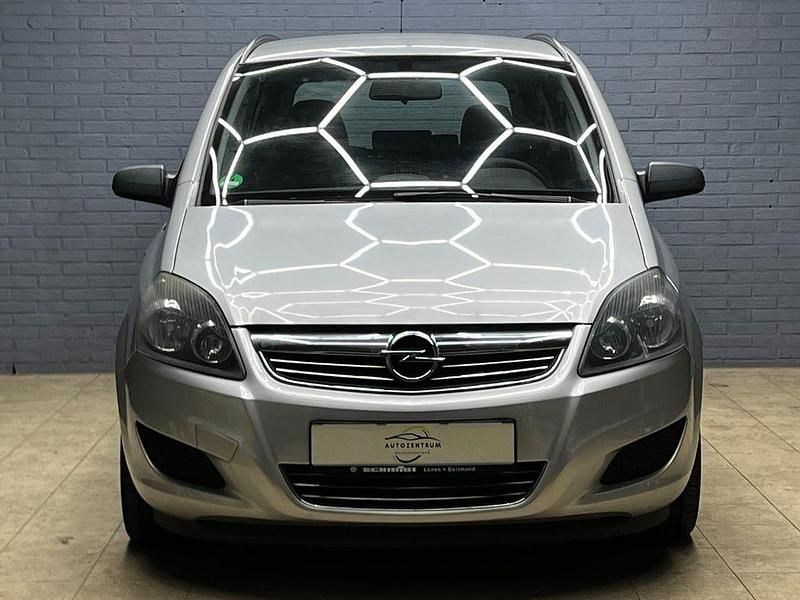 Silber Gebraucht 2009 Opel Zafira Van / Kleinbus | 4.980 € (Etwas zu teuer) - Bild 1/4