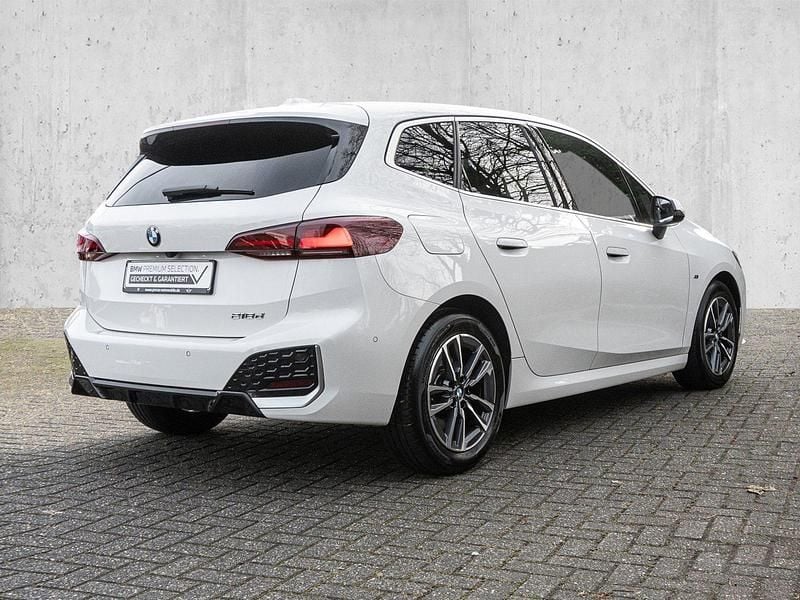 Gebraucht BMW 218 Active Tourer Performance 150 PS (110 kW) 2023 Weiß Van / Kleinbus