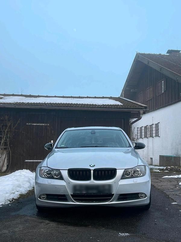 Gebraucht BMW 325 218 PS (160 kW) 2005 Silber Limousine