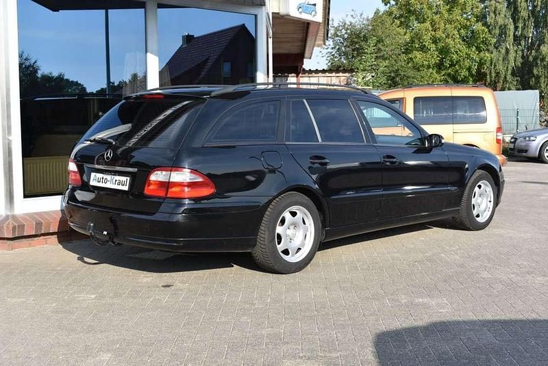 Gebraucht Mercedes E200 Classic 163 PS (119 kW) 2004 Schwarz Kombi