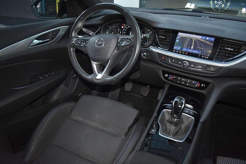 Gebraucht Opel Insignia 174 PS (127 kW) 2021 Argon silber/ice silver (m2) Kombi