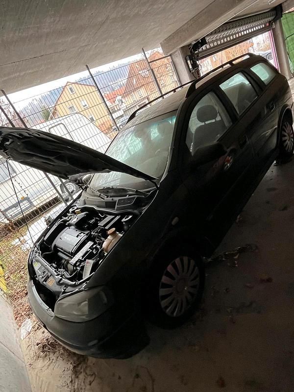 Gebraucht Opel Astra 103 PS (75 kW) 2004 Schwarz Limousine