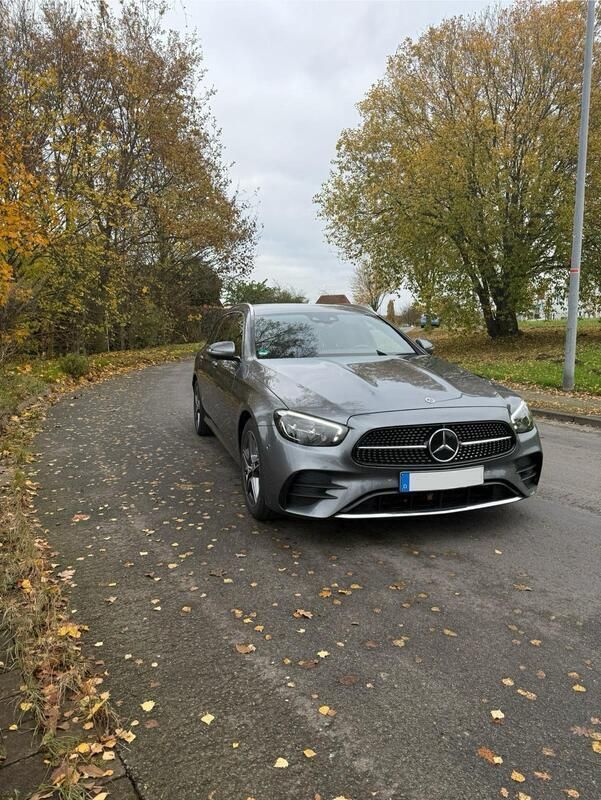 Grau Gebraucht 2022 Mercedes E220 AMG line Kombi | 39.500 € (Guter Preis) - Bild 1/4