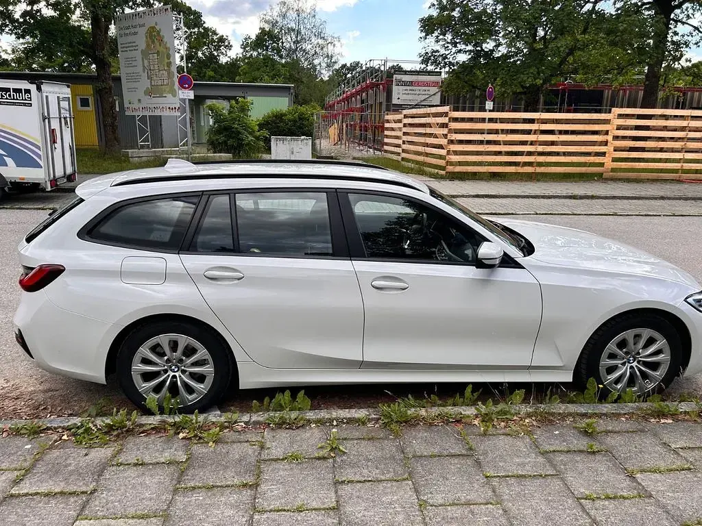 Gebraucht BMW 318 Advantage 156 PS (114 kW) 2022 Weiß Kombi