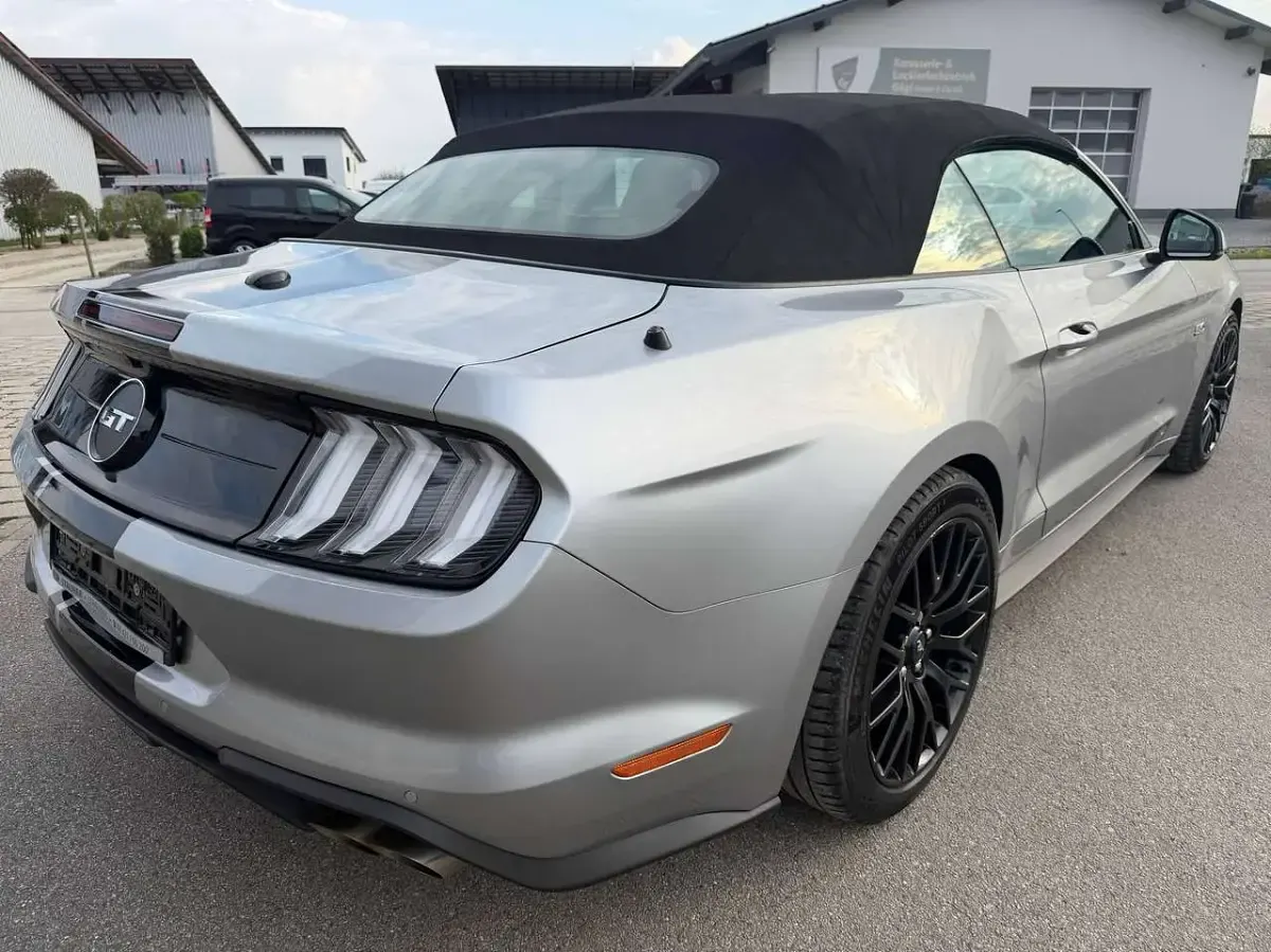 Gebraucht Ford Mustang GT Convertible 449 PS (330 kW) 2021 Iconicsilber metallic Cabrio