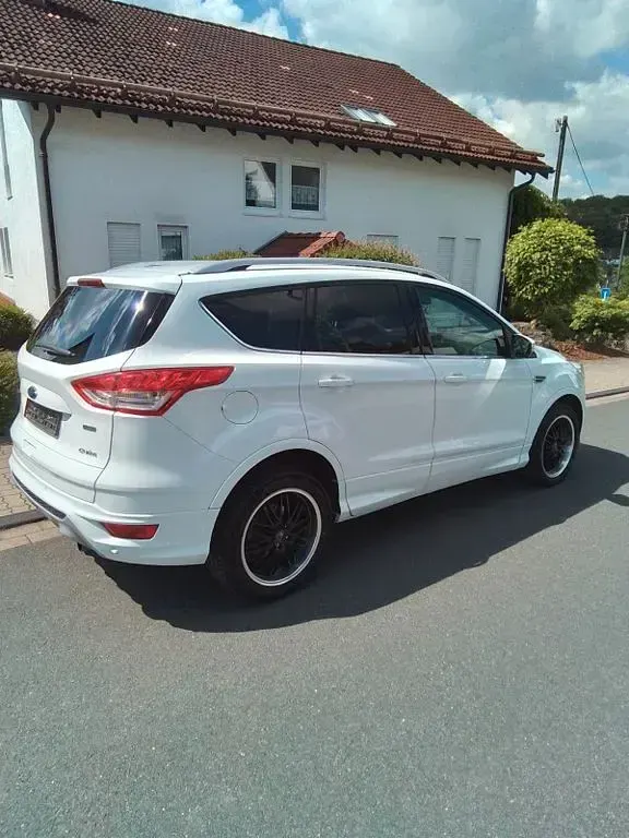 Używany Ford Kuga Titanium 150 KM (110 kW) 2016 Biały SUV