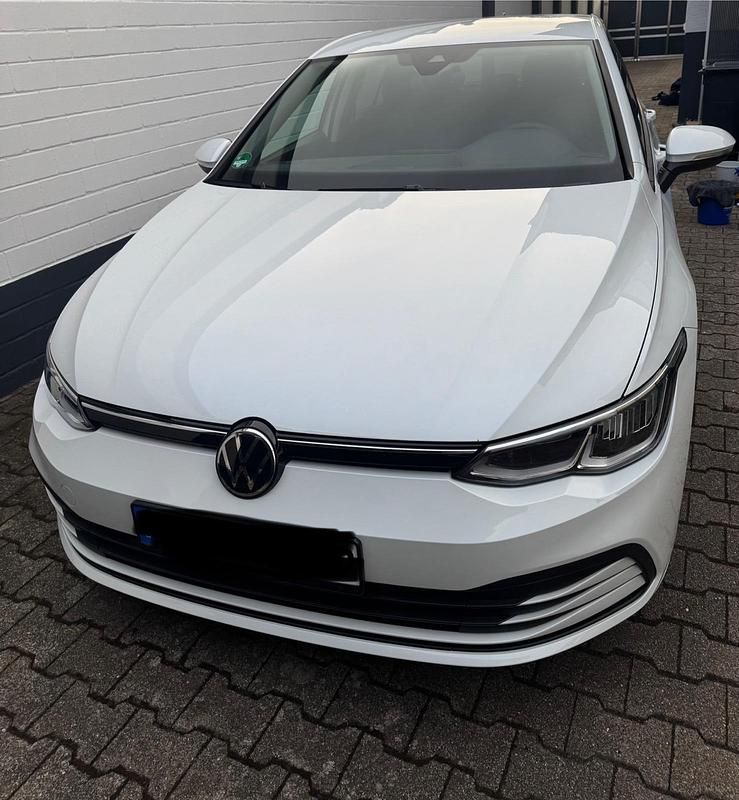 Gebraucht VW Golf VIII 131 PS (96 kW) 2021 Weiß Kleinwagen
