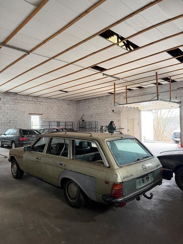 Gebraucht Mercedes 300 88 PS (64 kW) 1983 Grün Kombi